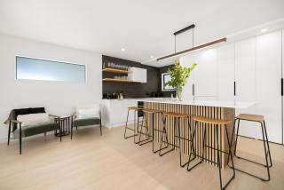 Spectacular Lakefront Apartment - Queenstown - 3