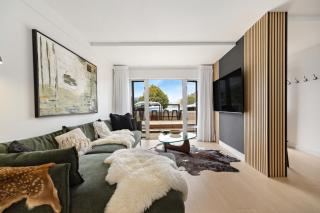 Spectacular Lakefront Apartment - 8