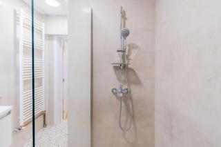 Peaceful Nest In City Center - Happy Rentals - 4