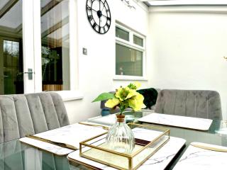 Stunning 3 Bedroom House Near Birmingham Airport and NEC - 7