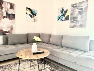 Lena's Apartment near City Center - Tirana - 0