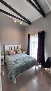 Sunny Stay at Millenial Arch - 8