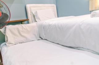 Comfortable and Minimalist 2BR at Marina Ancol Apartment By Travelio - Jacarta - 6