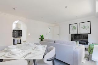 Stylish 2BD Flat in the Heart of Kensington - 5