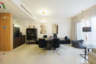 Modern Villa Stay Private & Secure Damac Hills 2 - Dubai - 5