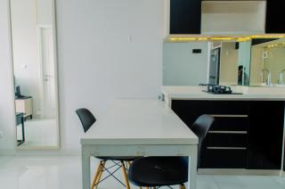Fancy and Nice 1BR Apartment at Silkwood Residence By Travelio - 4