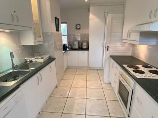 5 bedroomed Pepper str house available J-Bay open - Jeffreys Bay - 4