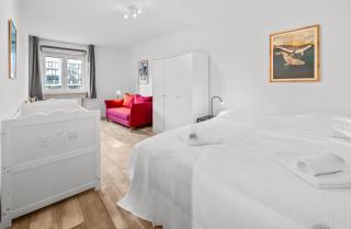 8 min per U-Bahn zum Marienplatz - 120 qm Schwabing - 3 SZ - 2 Bäder - 9 Personen - Monaco di Baviera - 8