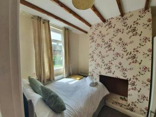 Beautiful House in Stoke - Audley - 5
