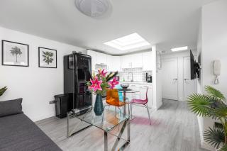 New! Modern 1-BR House with Patio & HotTub , Chiswick - Londra - 4