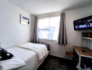 Cosy home with friendly dog - Auckland - 4