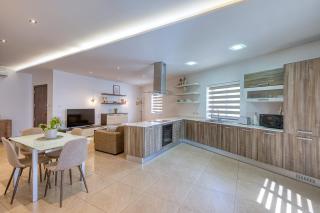 Cozy Apartment minutes to seafront - 6