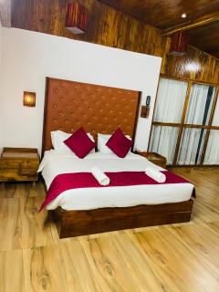 Peak Paradise Resort - 3