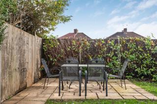 Spacious 4 Bedroom Home, Prime Location, Parking - Kenton - 8