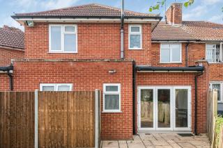 Spacious 4 Bedroom Home, Prime Location, Parking - Kenton - 7