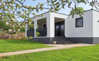 Modern Family House Lucia with Big Garden - Pula - 0