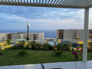 Green Coast Boho Apartment - 8