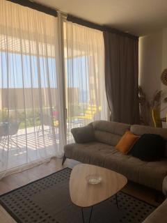 Green Coast Boho Apartment - 7