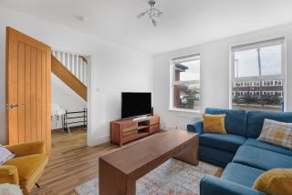 Spacious 4 Bedroom Home, Prime Location, Parking - Kenton - 6
