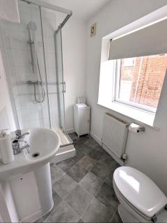 Chichester Retreat City Centre Flat I Peaceful Location & Great Views - Chichester Holiday Properties - 6