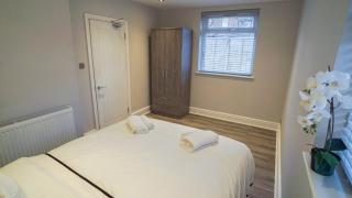 Newly Refurbished 3 Bed House With Parking - Birmingham - 2