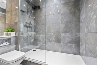 New St Penthouse Luxury - Parking - Contractors - Birmingham - 2
