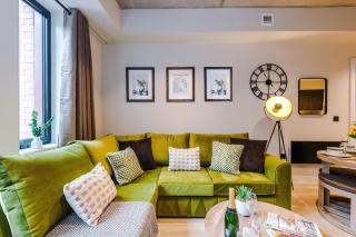 Luxe City Centre Apartment in Birmingham by 53 Degrees Property, Ideal for Business, Rooftop Garden & Wellness Studio! - Birmingham - 0