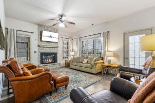 Stonebridge Townhouse near SDC w Free Tickets-Screened In Porch-OnSite Golf Course - Branson West - 0