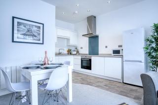 Bay View - 2 Bedroom Apartment - Tenby - Tenby - 3