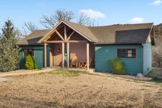 Cozy Lodge-Private Hot Tub-Walk to Lake Taneycomo-Free Attraction Tickets - 5