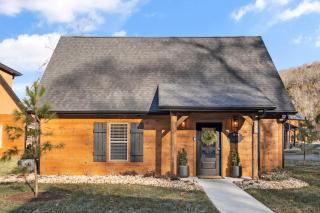 Cozy Cabin-Private Hot Tub-Walk to Pond-Free Daily Attraction Tickets-Near Table Rock Lake - 9