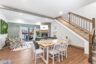Charming 2-Bedroom Retreat-Mins to Table Rock Lake-Local Attraction Tickets-Pvt Hot Tub-Water View - Hollister - 3