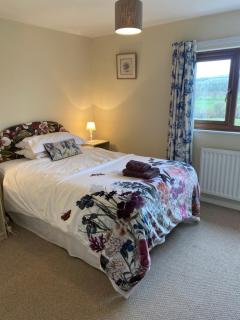4 beds, private parking, gr fl bedroom & shower WC - Wensley - 1