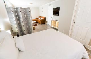 Hendrix Hideaway - 1