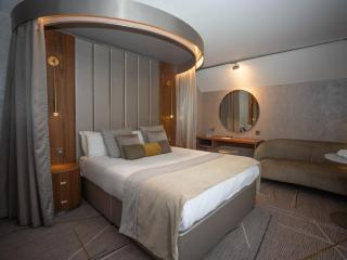 The Royal Toby Hotel - 3