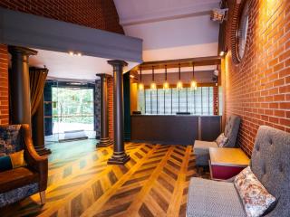The Royal Toby Hotel - 8