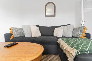 Cozy 3 Bedroom House For Short and Long Stay - 2