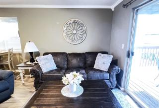 The Cove 2-3 By SDC, Big Deck, Pool, Hot Tub, By Lake , No Stairs - Branson - 8