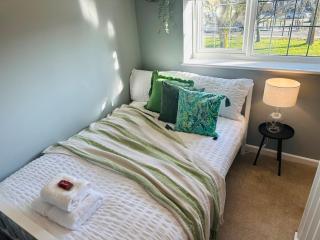 Large Contractors House Near LHR 5 Ensuites BR Free Parking - Northolt - 2