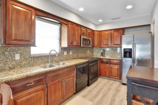 2 BR Condo with Gulf Views and Modern Amenities - 2