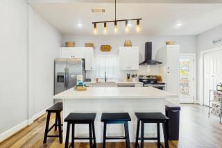 Beehive Cottage - Galveston - 2