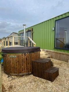 Contemporary Container with hot tub - Bath - 9