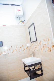 FLOBERT SUITEs - Kampala - 9