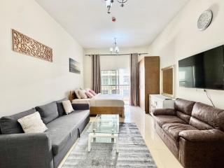 Homes2Retreat - Very Spacious Studio in the Heart of JVC - 8
