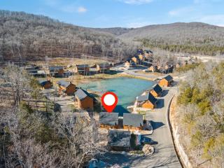 Retreat w Arcade-Pvt Hot Tub-Free Daily Tickets-Community Indoor Pool-Near Thunder Ridge - Hollister - 4