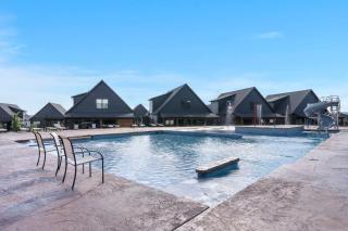 Free Attraction Tickets, New Lakehouse, Close to Branson, Modern Kitchen, High End Furnishings - 7