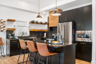 Free Attraction Tickets, New Lakehouse, Close to Branson, Modern Kitchen, High End Furnishings - 2