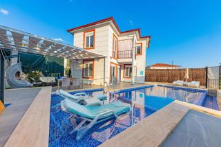 Doğa İçinde Havuzlu Lüks Villa Beyaz - Kaş - 0