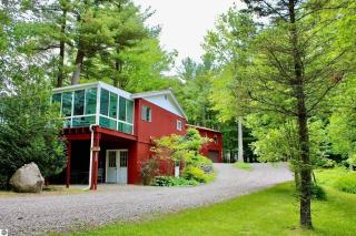 Cozy Currents Cottage - Lake Ann - 3