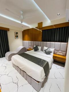 Hotel Peaceful - Ahmedabad - 4
